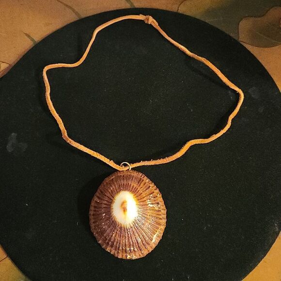Vintage Opihi Shell Necklace - Picture 1 of 9